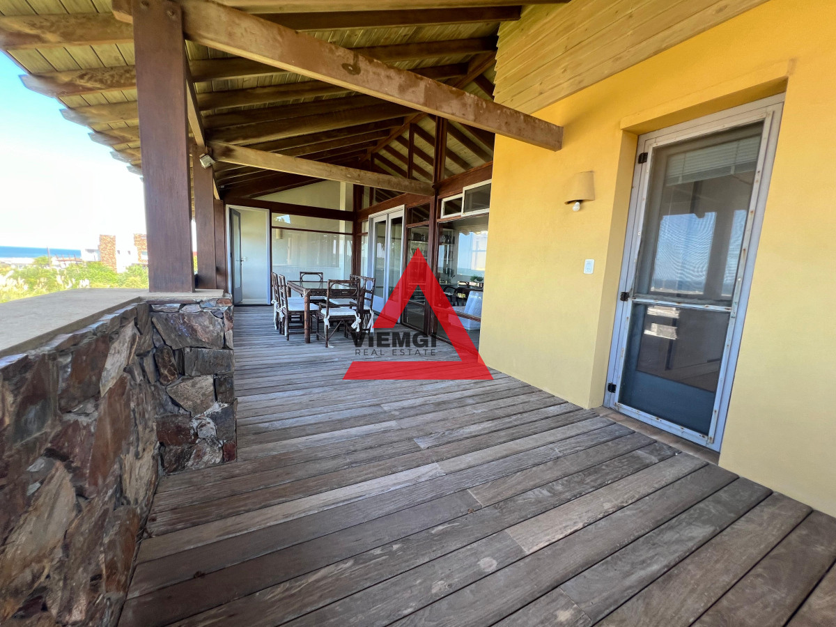 Casa ID.33 - Casa 4 Dormitorios en Barrio Privado Laguna Blanca – Punta del Este
