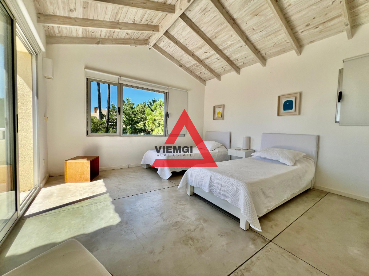 Casa ID.34 - Casa 4 Dormitorios en Barrio privado Laguna Blanca - Punta del Este