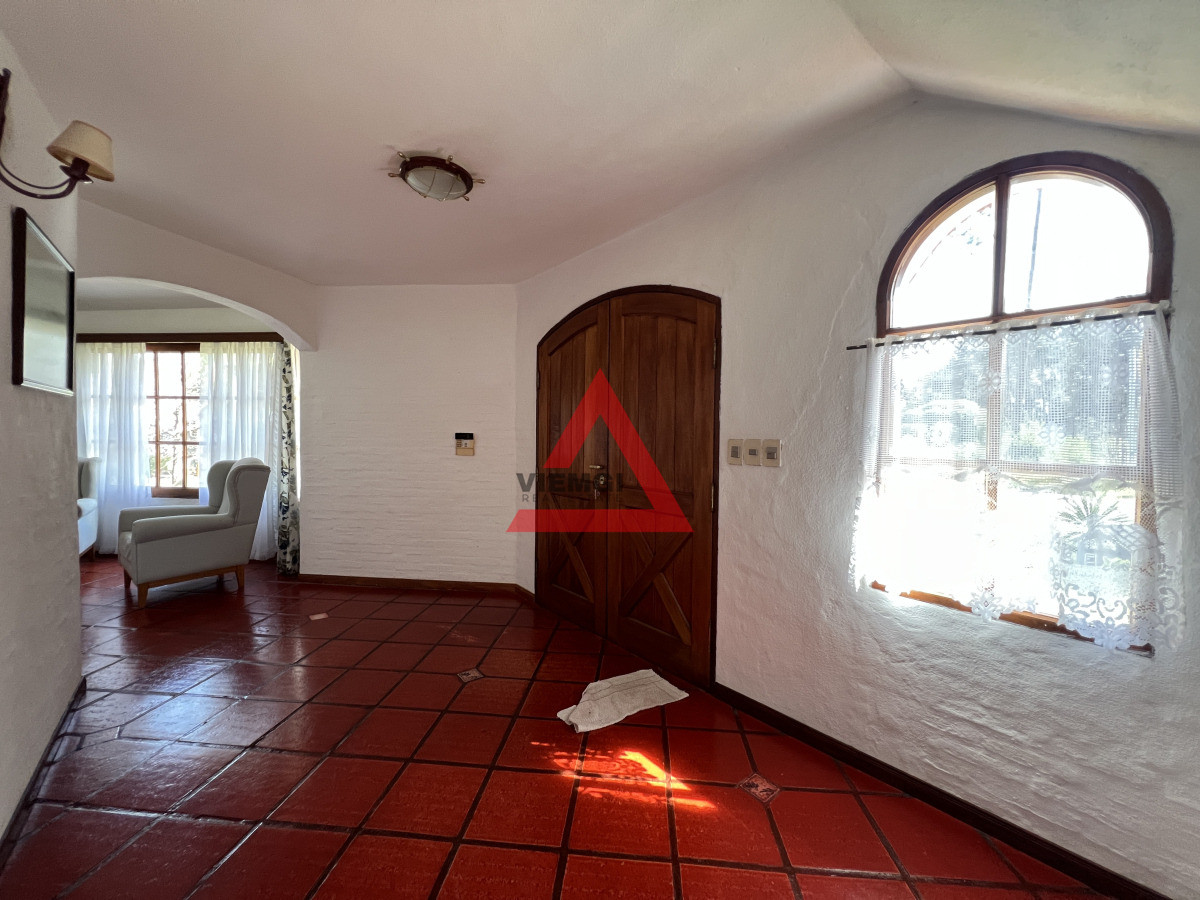 Casa ID.196 - Casa 3 dormitorios en Venta con piscina y jardín en Barrio Marly, Punta del Este