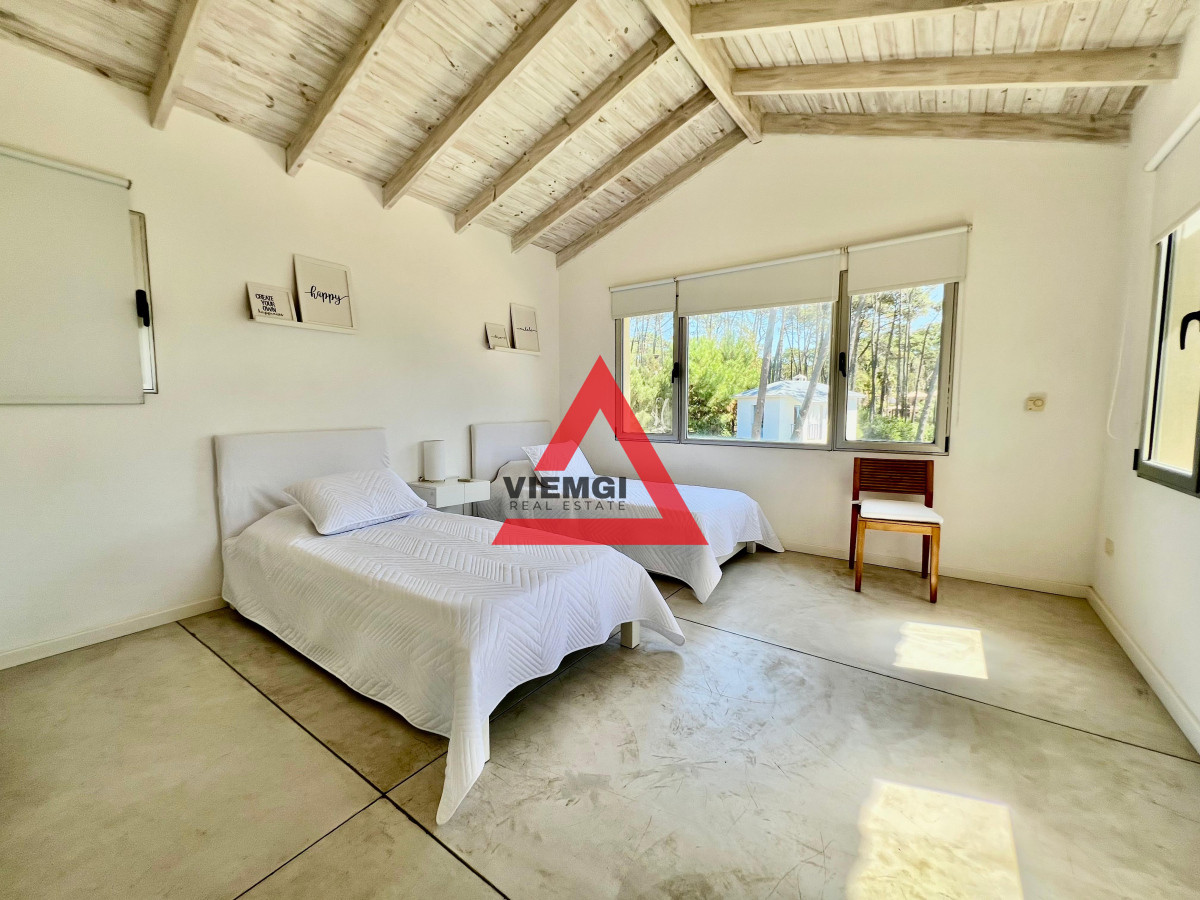 Casa ID.34 - Casa 4 Dormitorios en Barrio privado Laguna Blanca - Punta del Este