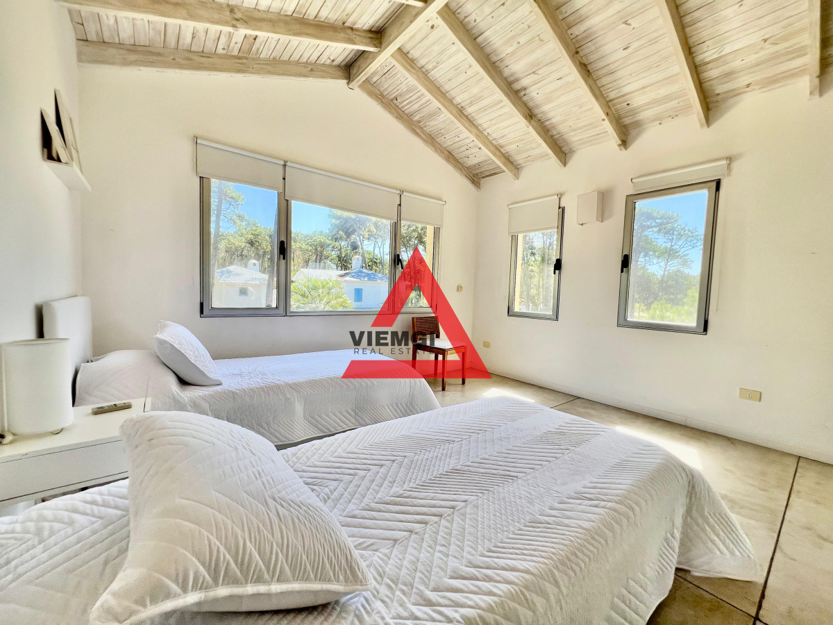 Casa ID.34 - Casa 4 Dormitorios en Barrio privado Laguna Blanca - Punta del Este