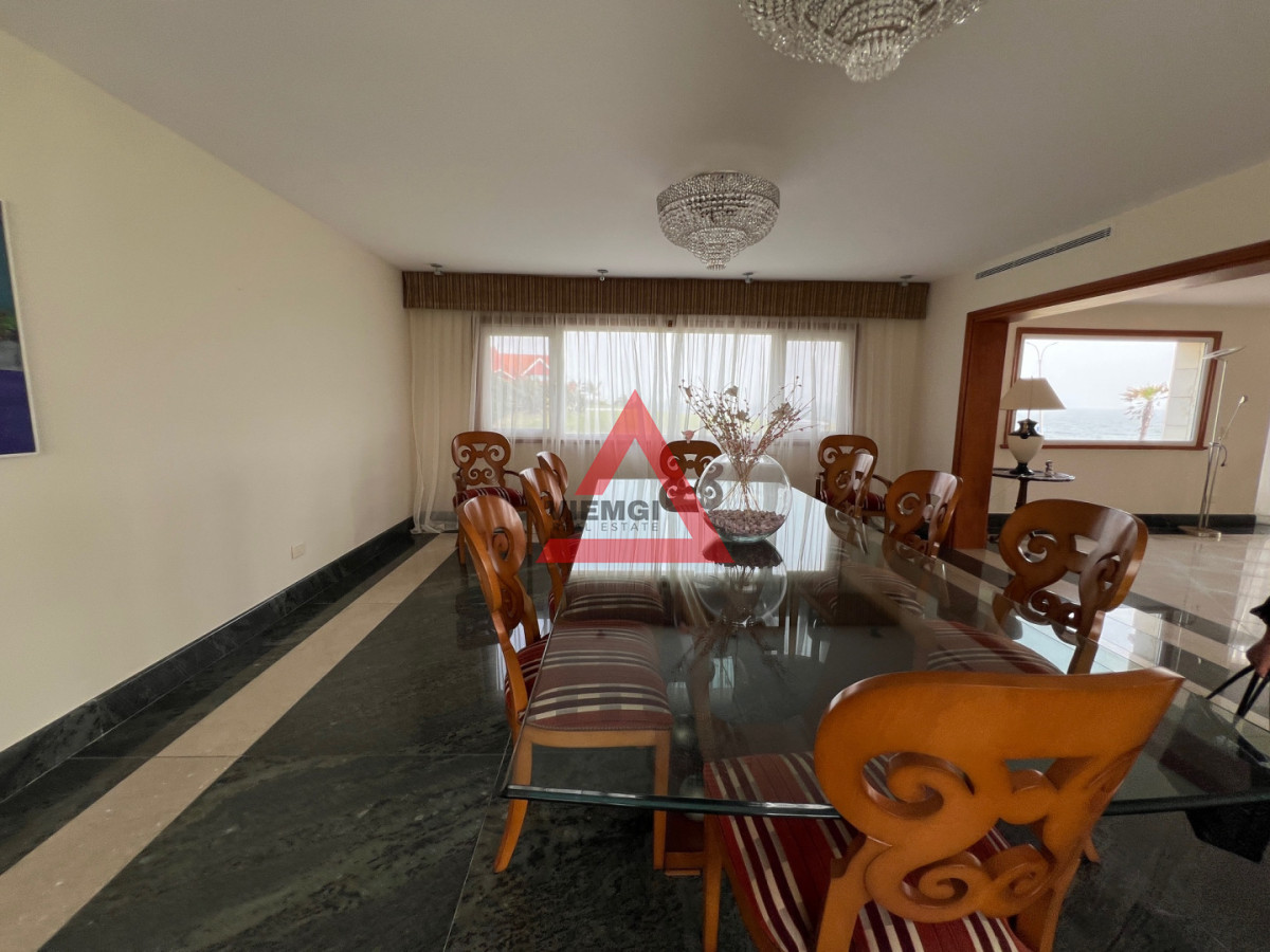 Casa ID.225 - Casa 6 dormitorios  Frente al mar Playa Mansa Punta del Este 