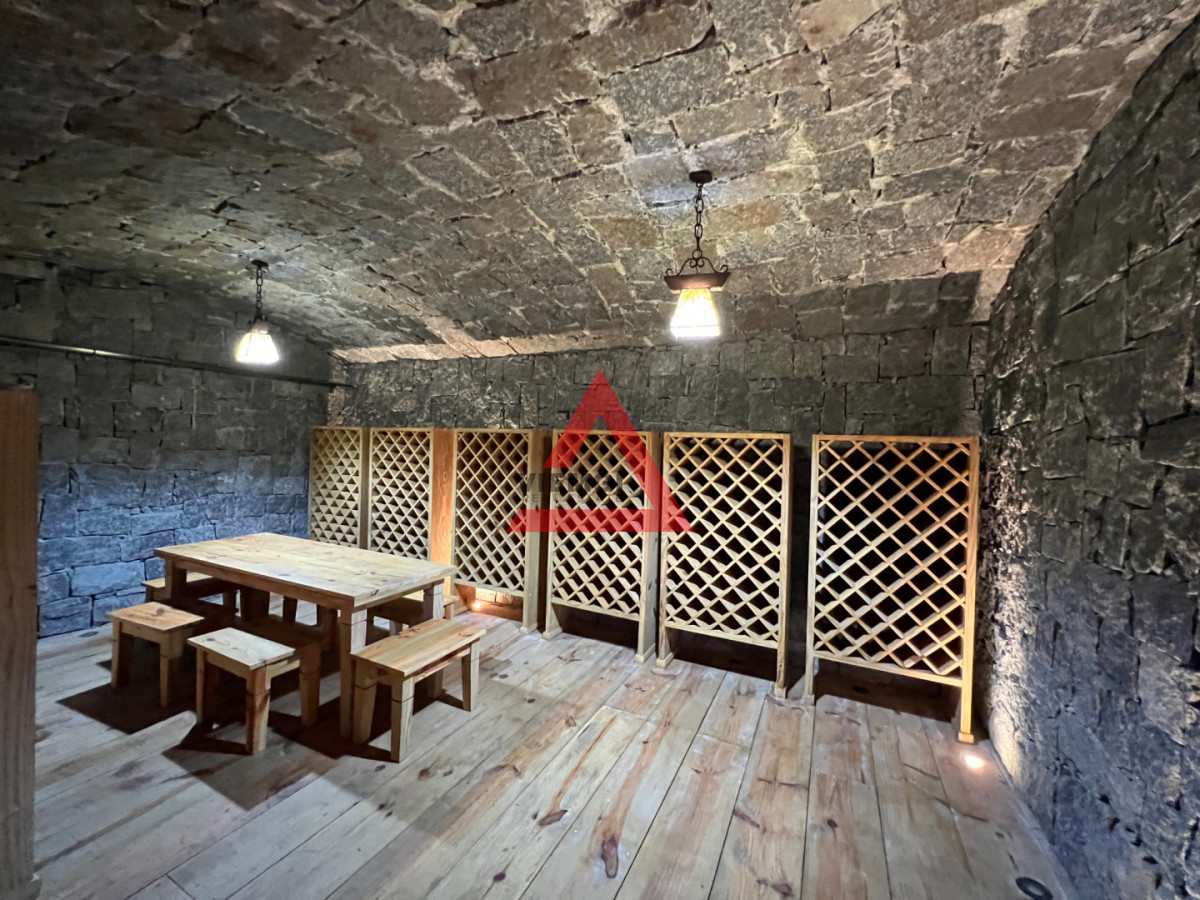 Casa ID.225 - Casa 6 dormitorios  Frente al mar Playa Mansa Punta del Este 