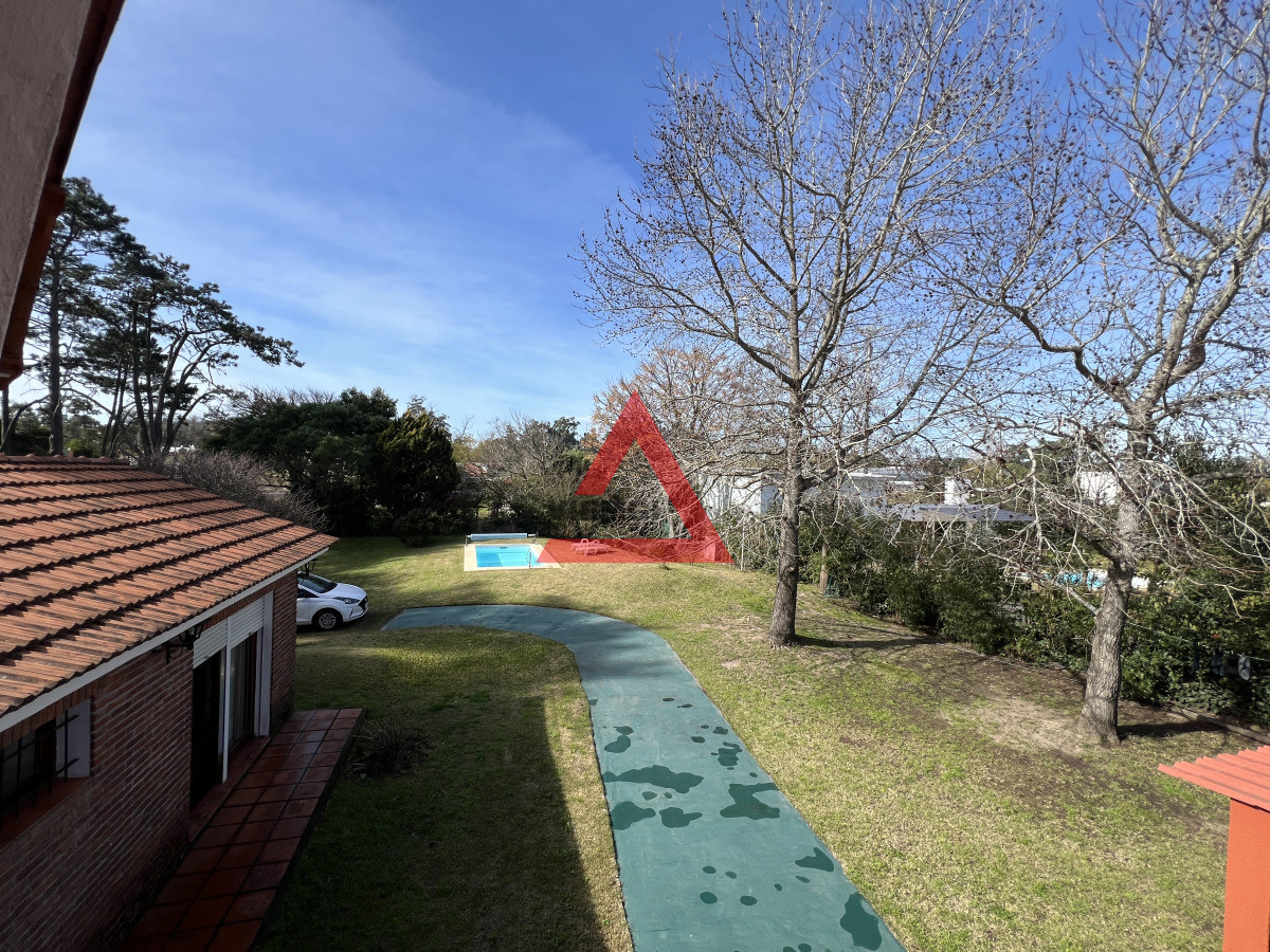Casa ID.196 - Casa 3 dormitorios en Venta con piscina y jardín en Barrio Marly, Punta del Este