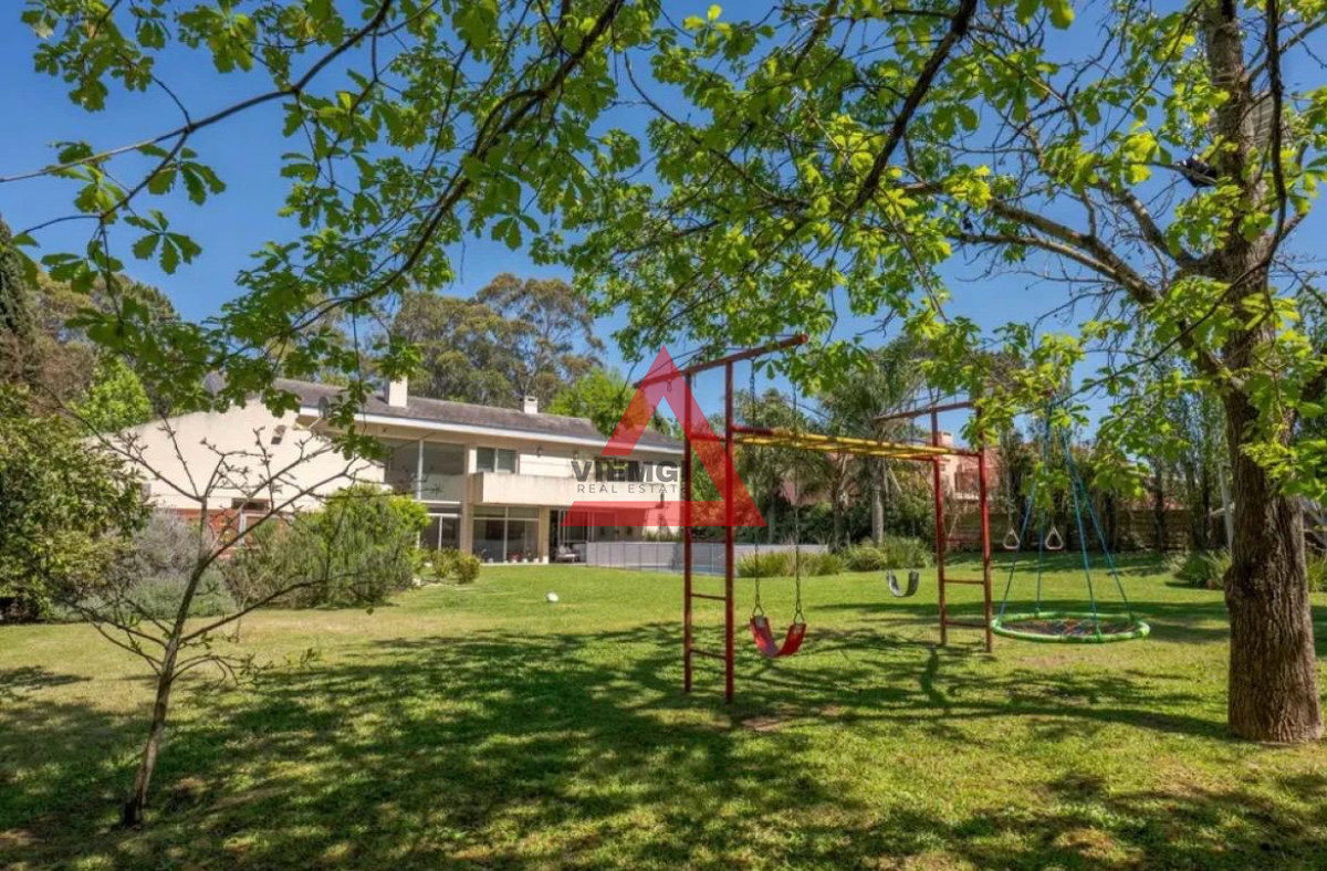 Casa ID.280 - Venta Casa en Barrio La Residence 4 Dorm. con Piscina y Barbacoa