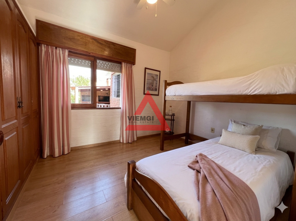 Casa ID.196 - Casa 3 dormitorios en Venta con piscina y jardín en Barrio Marly, Punta del Este