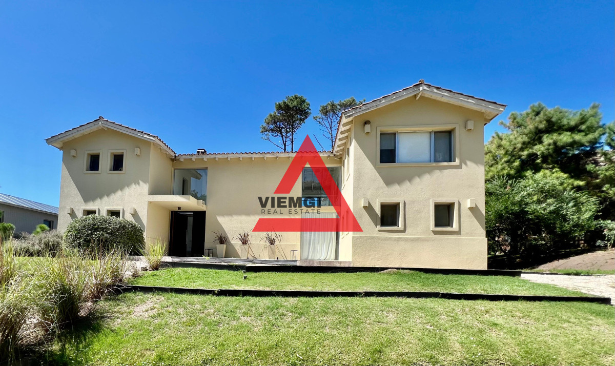 Casa ID.34 - Casa 4 Dormitorios en Barrio privado Laguna Blanca - Punta del Este