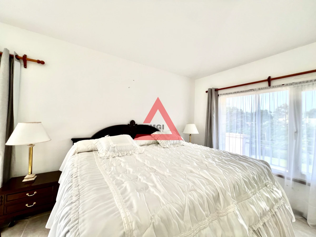 Casa ID.225 - Casa 6 dormitorios  Frente al mar Playa Mansa Punta del Este 