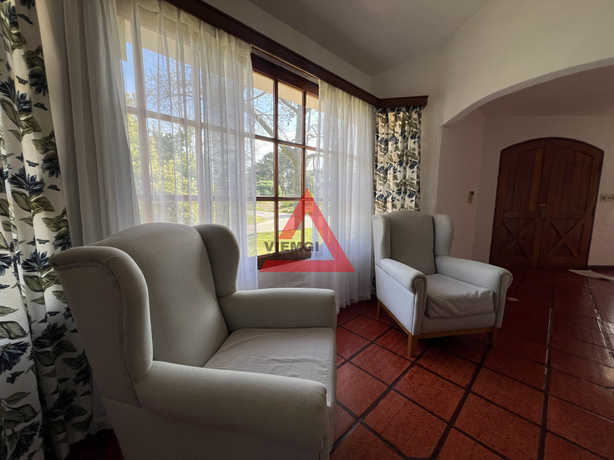 Casa ID.196 - Casa 3 dormitorios en Venta con piscina y jardín en Barrio Marly, Punta del Este