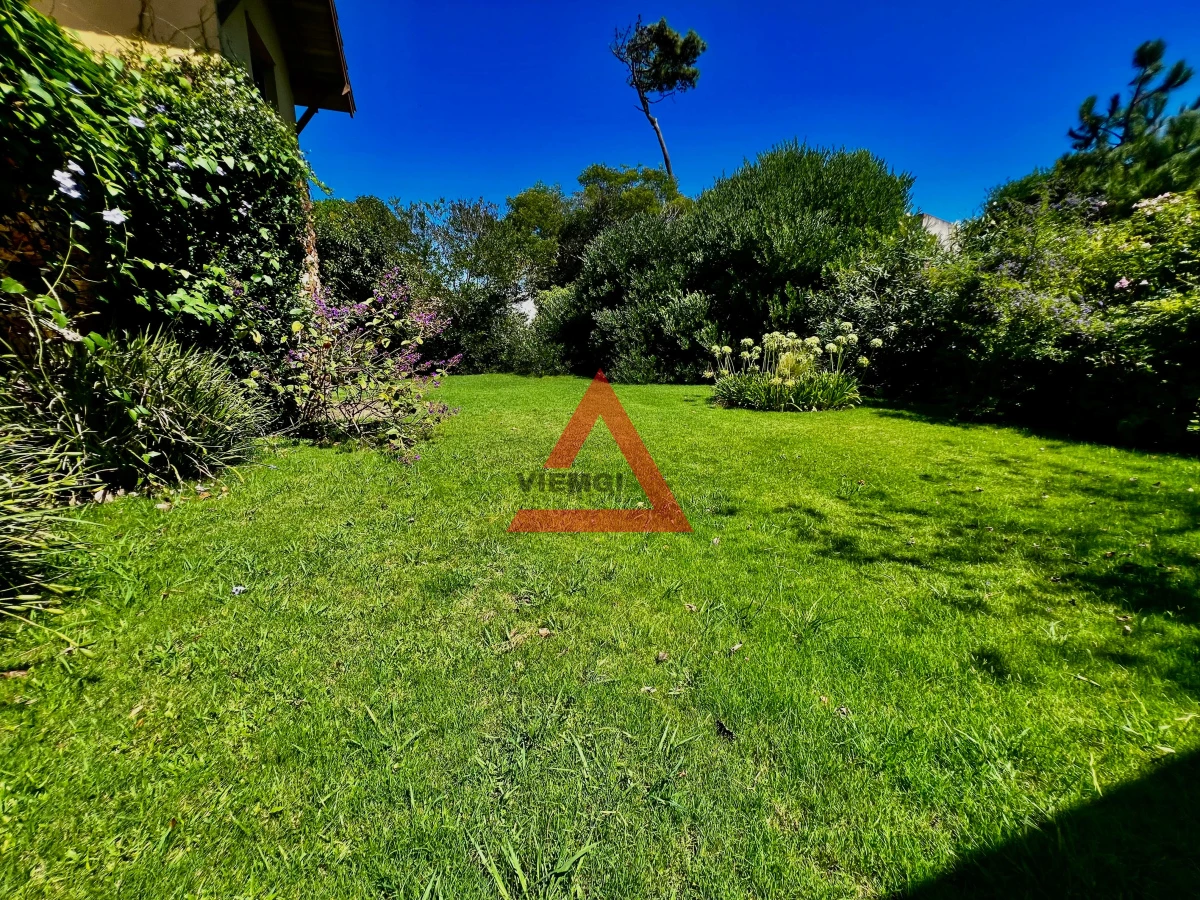 Casa ID.33 - Casa 4 Dormitorios en Barrio Privado Laguna Blanca - Punta del Este