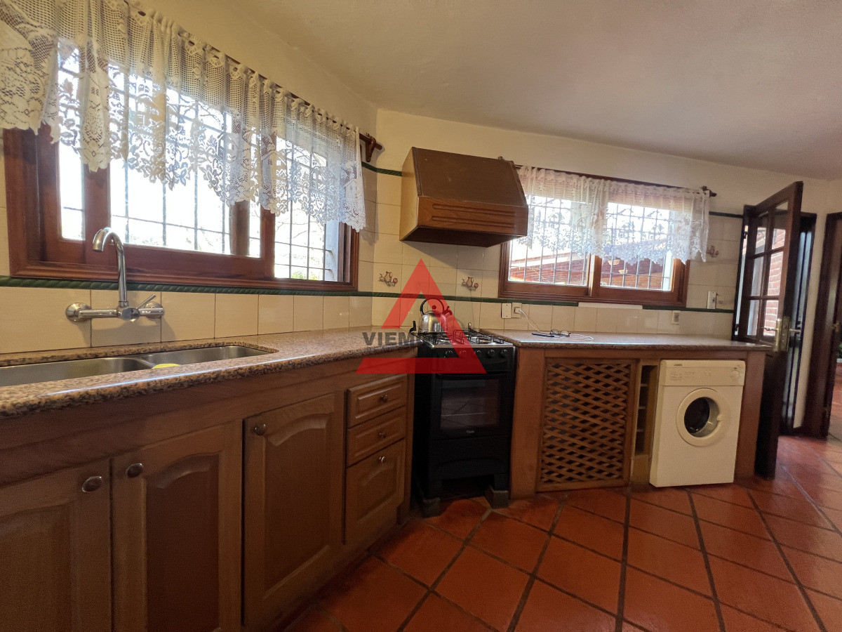 Casa ID.196 - Casa 3 dormitorios en Venta con piscina y jardín en Barrio Marly, Punta del Este