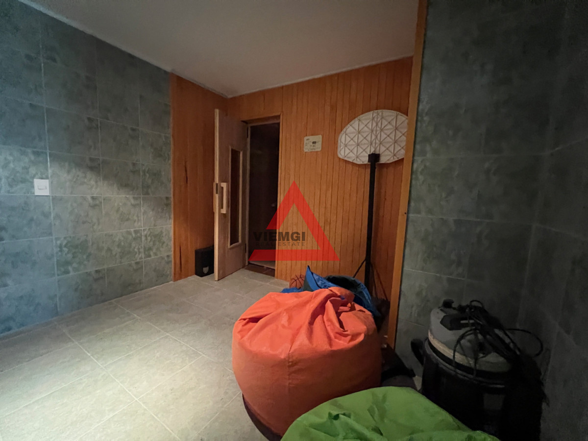 Casa ID.225 - Casa 6 dormitorios  Frente al mar Playa Mansa Punta del Este 