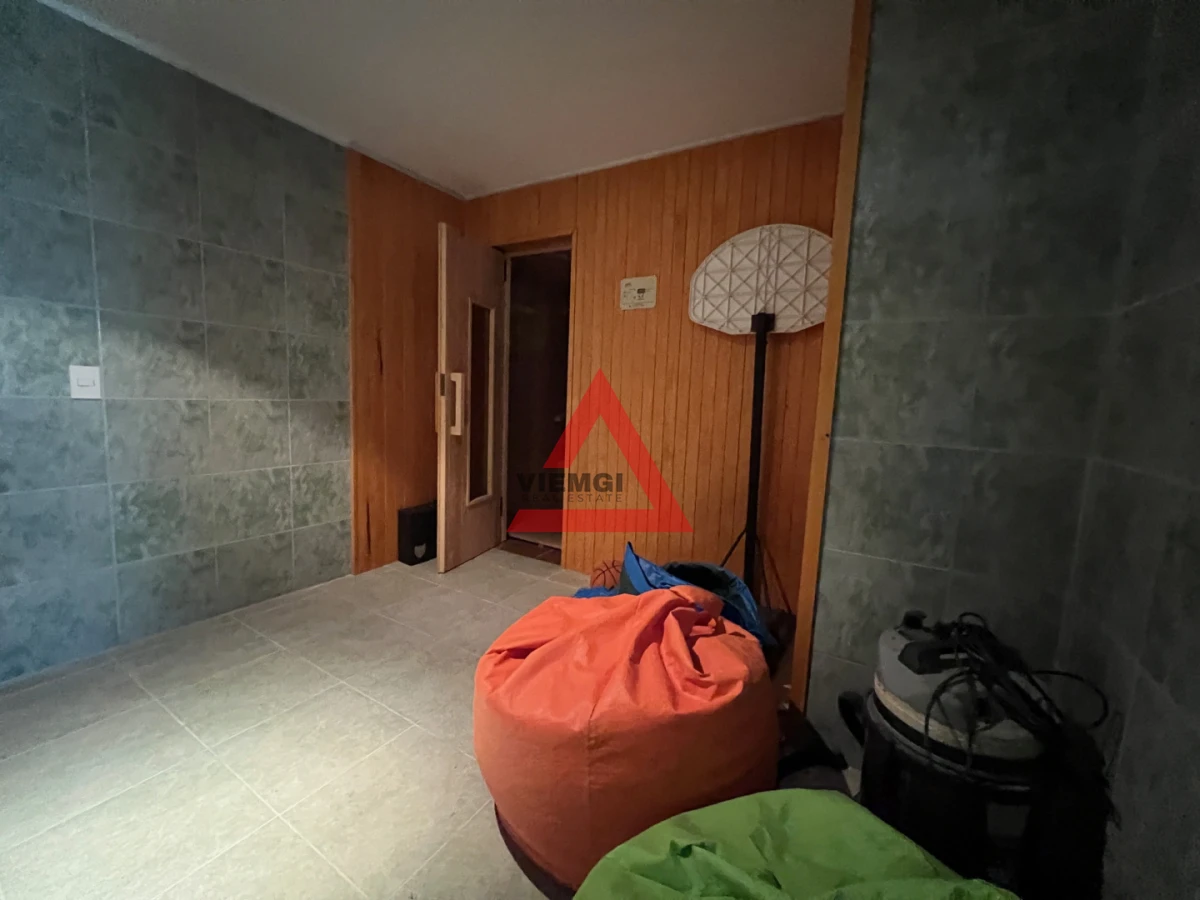 Casa ID.225 - Casa 6 dormitorios  Frente al mar Playa Mansa Punta del Este 