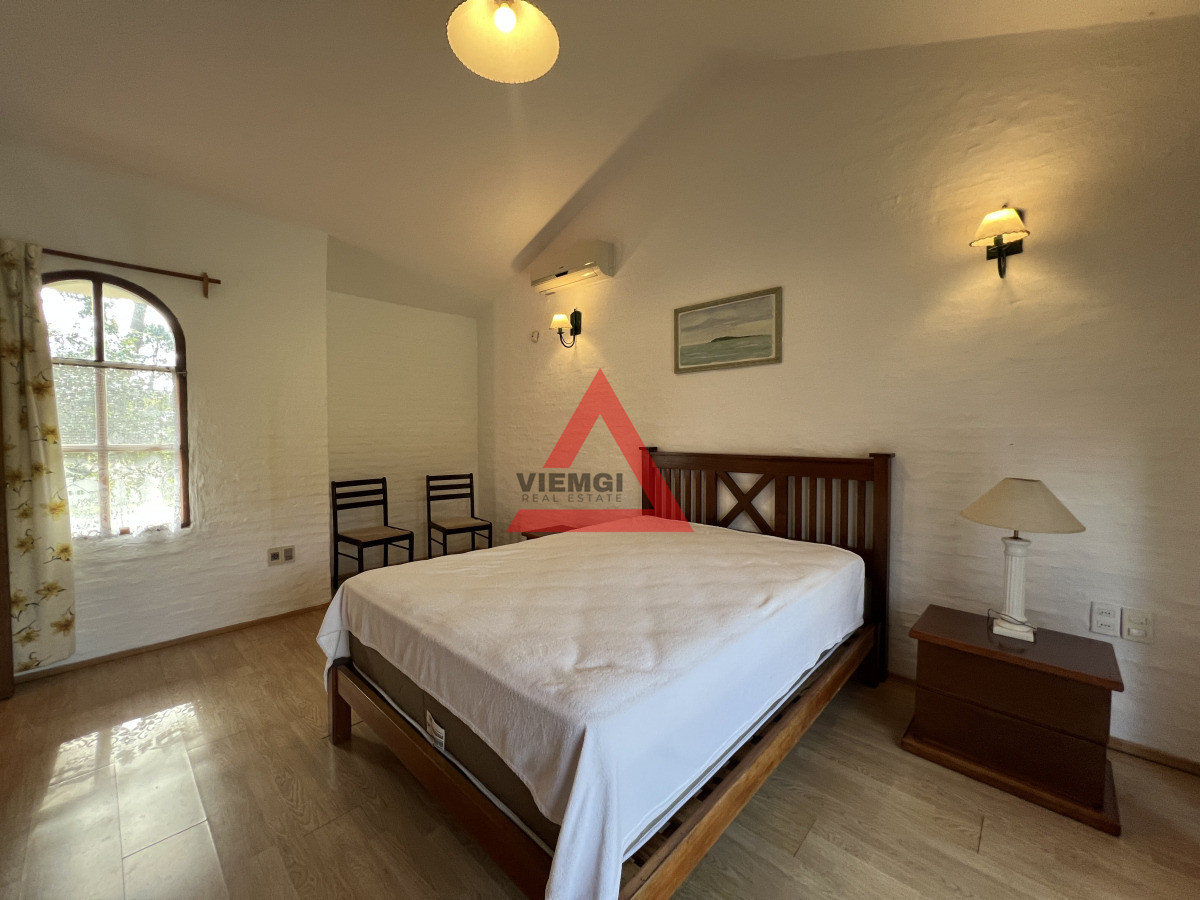 Casa ID.196 - Casa 3 dormitorios en Venta con piscina y jardín en Barrio Marly, Punta del Este