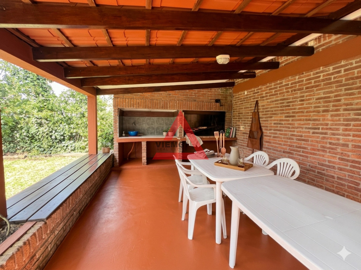 Casa ID.196 - Casa 3 dormitorios en Venta con piscina y jardín en Barrio Marly, Punta del Este