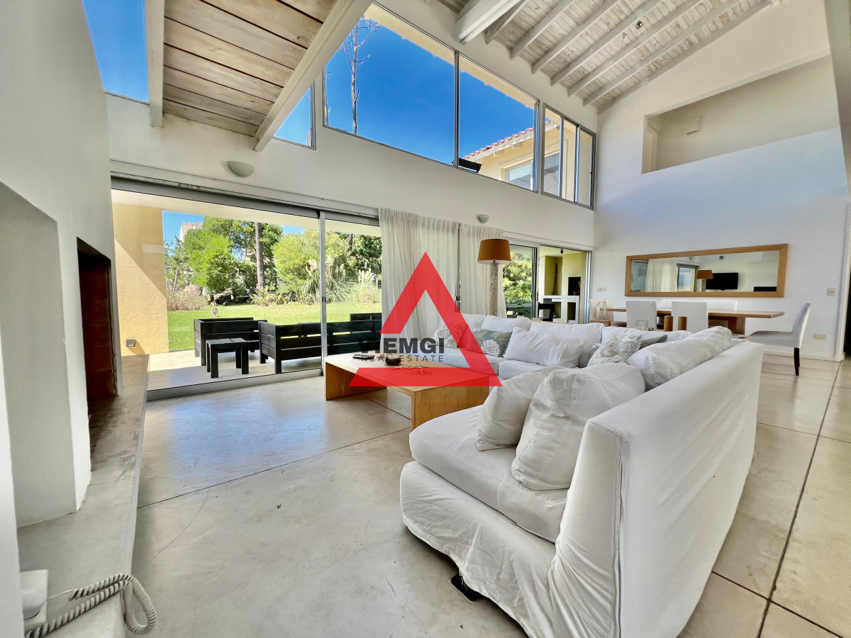 Casa ID.34 - Casa 4 Dormitorios en Barrio privado Laguna Blanca - Punta del Este