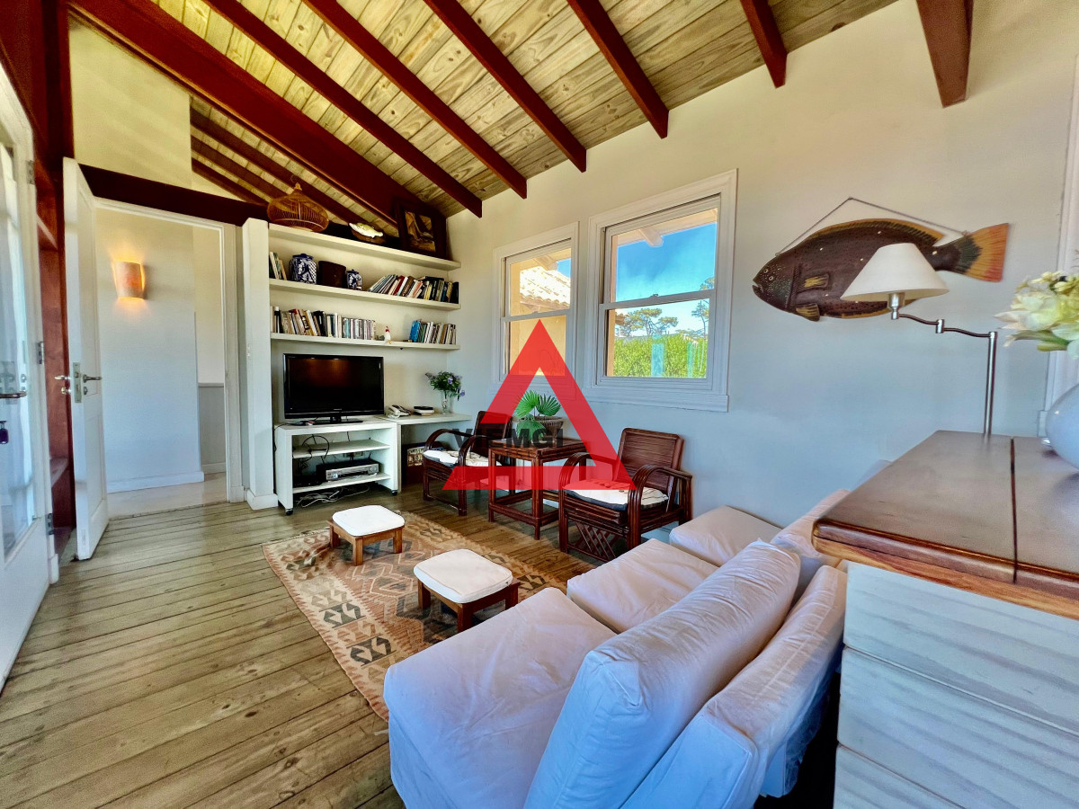 Casa ID.33 - Casa 4 Dormitorios en Barrio Privado Laguna Blanca – Punta del Este