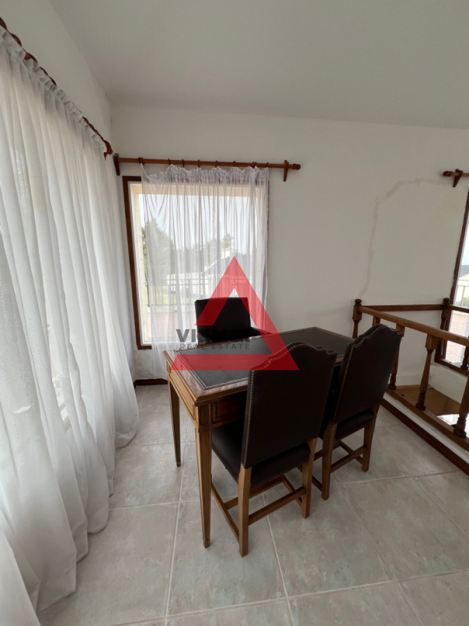 Casa ID.225 - Casa 6 dormitorios  Frente al mar Playa Mansa Punta del Este 