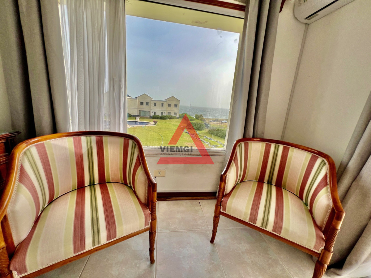 Casa ID.225 - Casa 6 dormitorios  Frente al mar Playa Mansa Punta del Este 