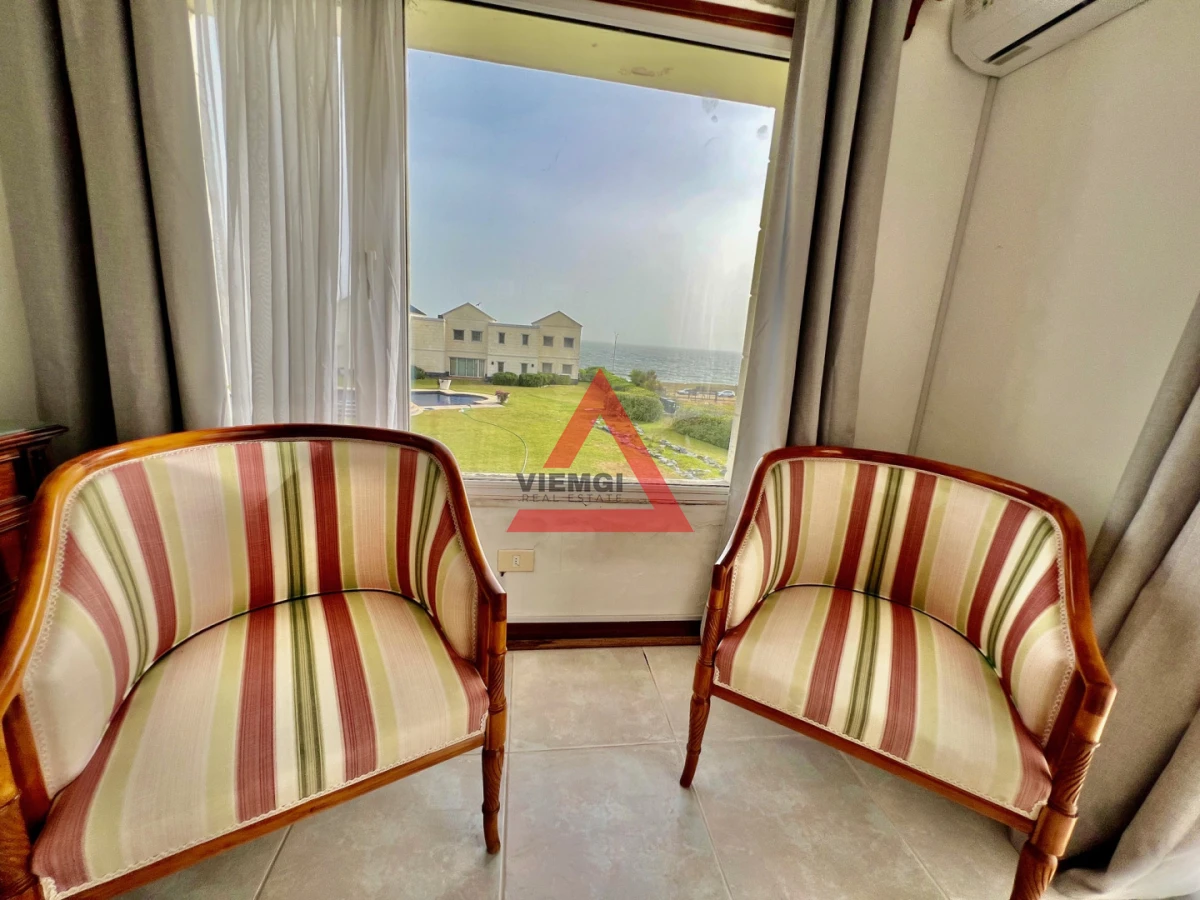 Casa ID.225 - Casa 6 dormitorios  Frente al mar Playa Mansa Punta del Este 