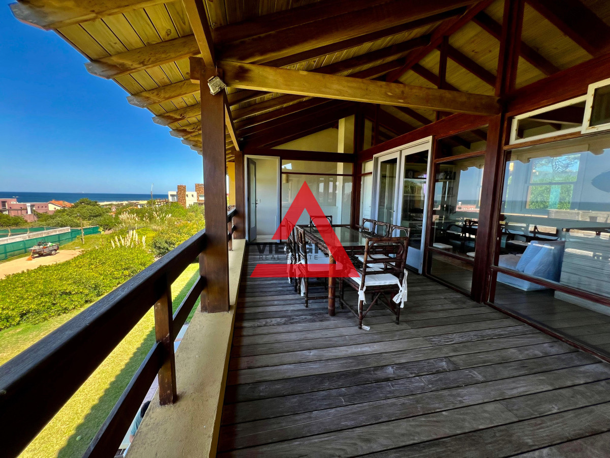 Casa ID.33 - Casa 4 Dormitorios en Barrio Privado Laguna Blanca – Punta del Este