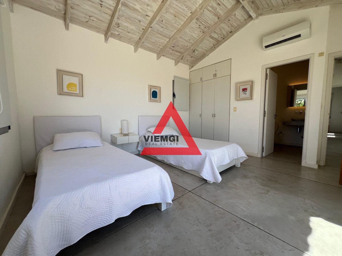 Casa ID.34 - Casa 4 Dormitorios en Barrio privado Laguna Blanca - Punta del Este