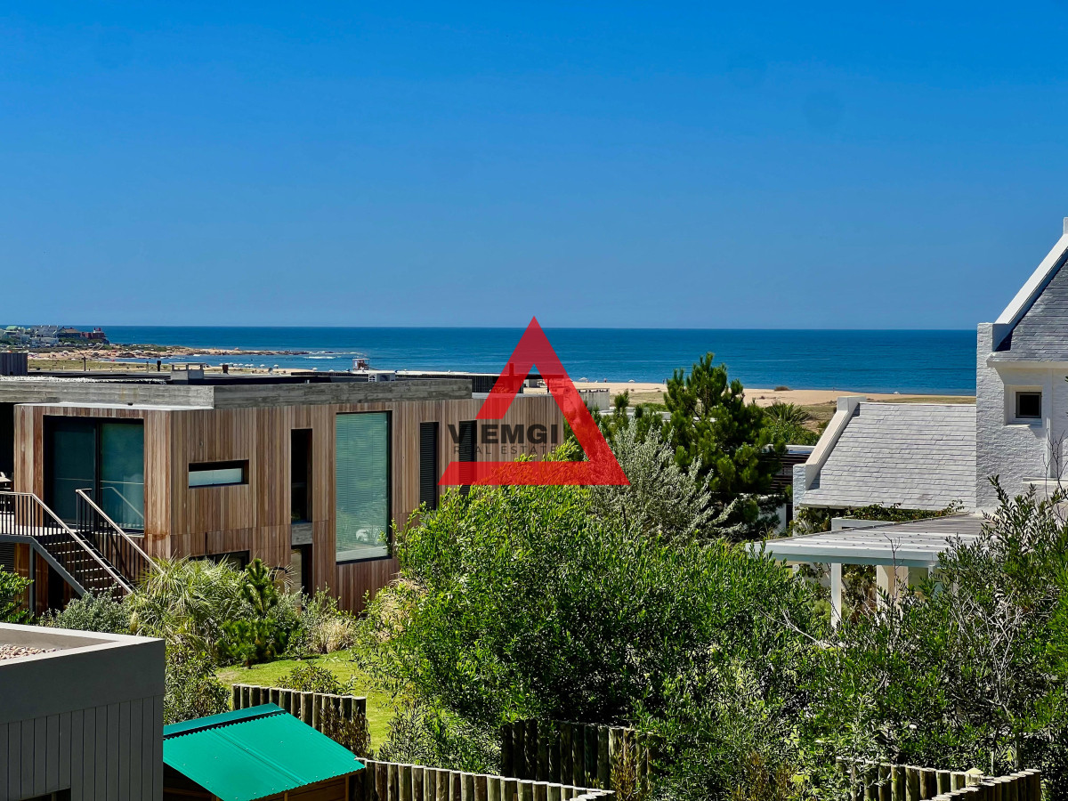 Casa ID.34 - Casa 4 Dormitorios en Barrio privado Laguna Blanca - Punta del Este