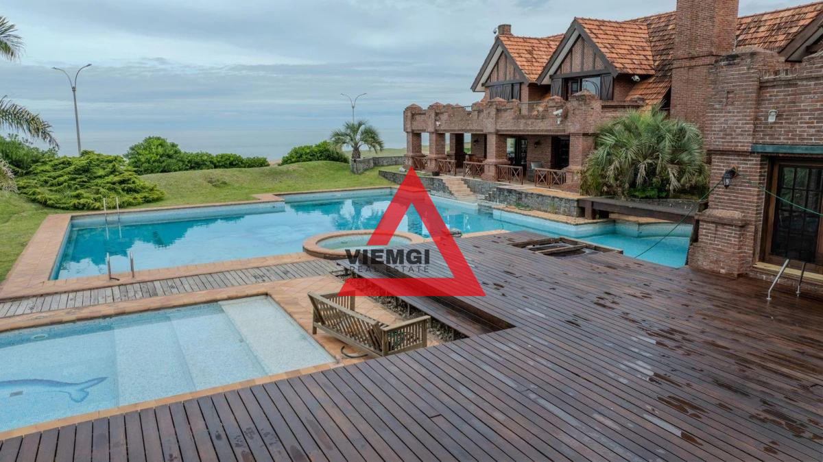 Casa ID.49 - Chalet frente al mar en Playa Mansa – 7 dormitorios, vista a Isla Gorriti