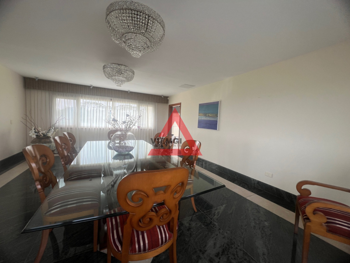 Casa ID.225 - Casa 6 dormitorios  Frente al mar Playa Mansa Punta del Este 