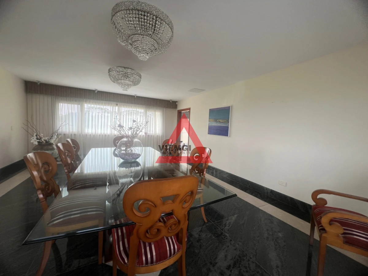 Casa ID.225 - Casa 6 dormitorios  Frente al mar Playa Mansa Punta del Este 