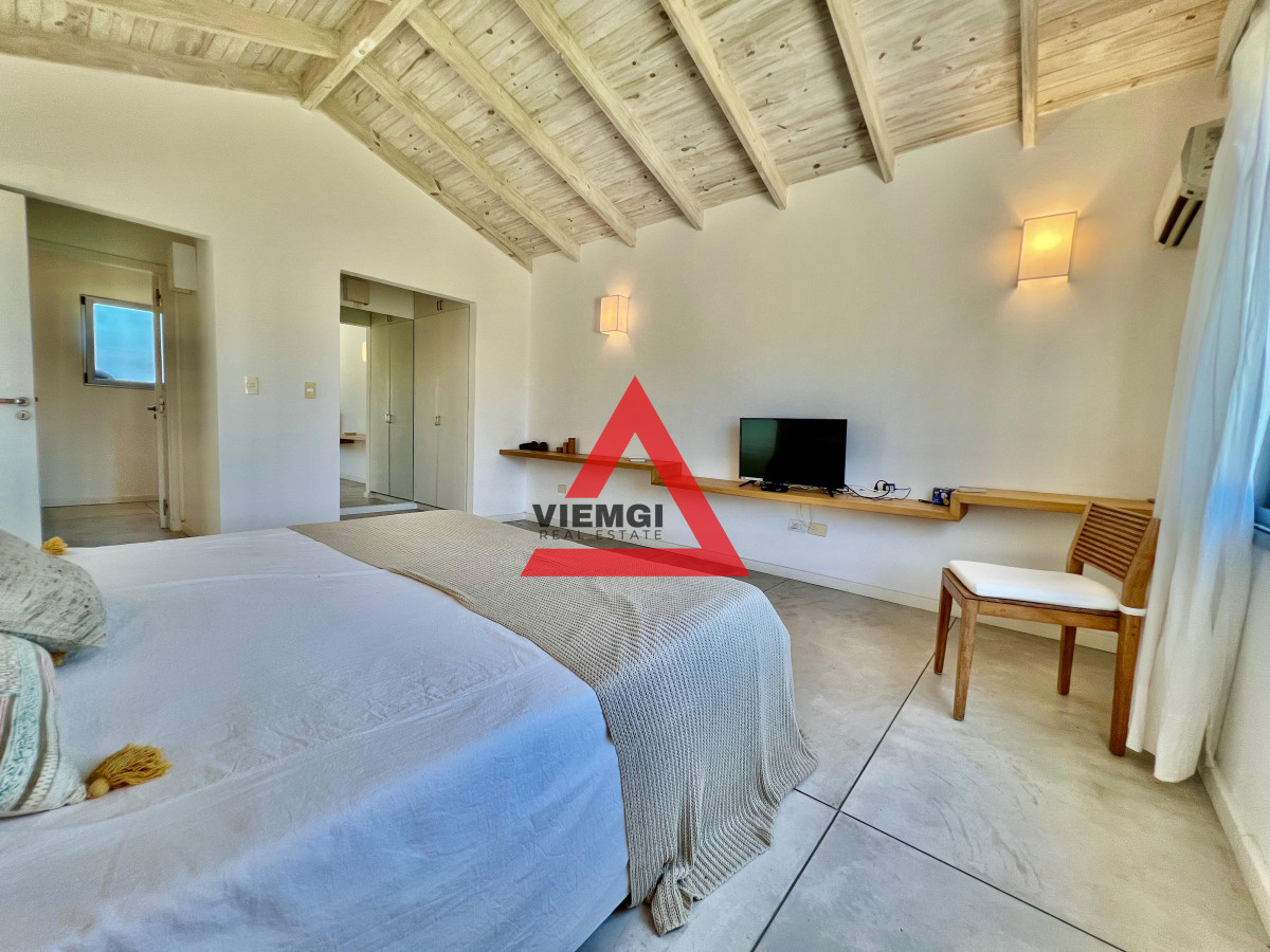 Casa ID.34 - Casa 4 Dormitorios en Barrio privado Laguna Blanca - Punta del Este