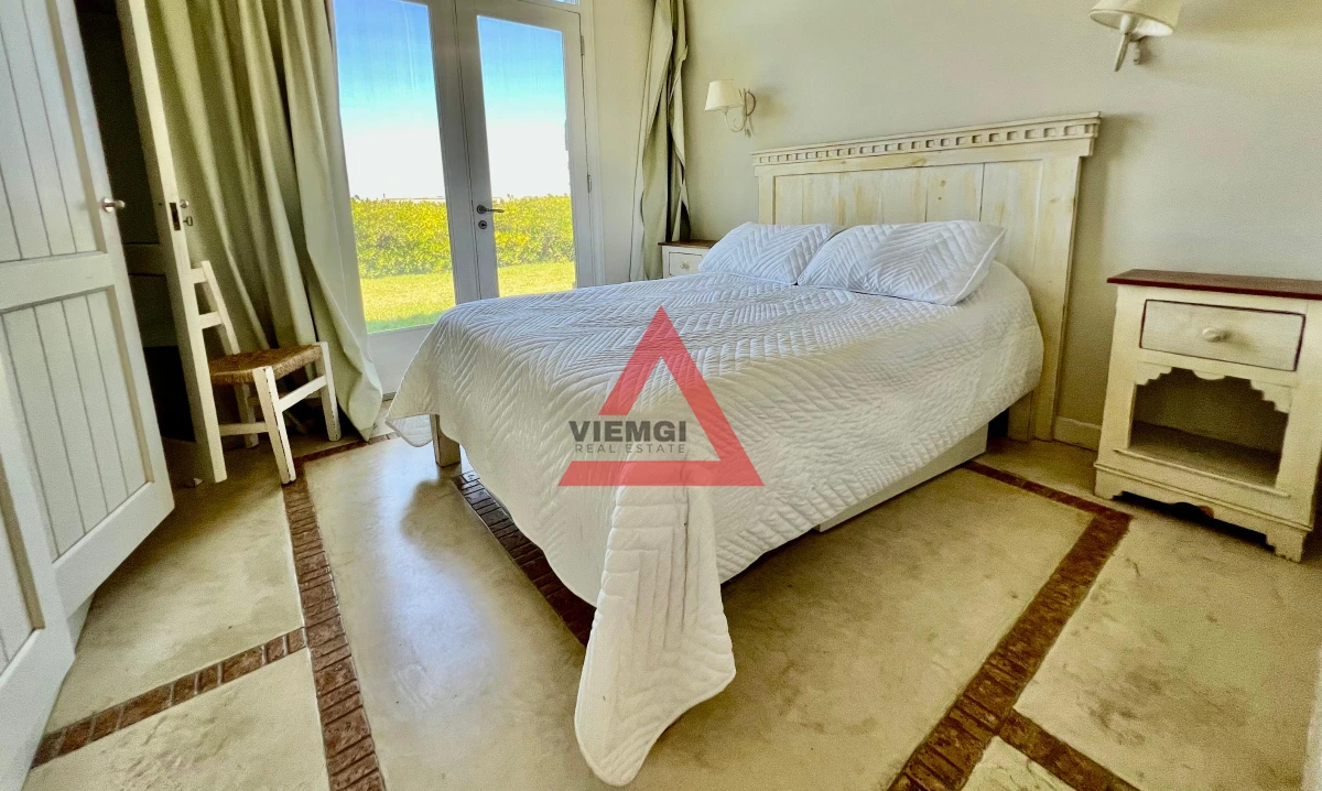 Casa ID.33 - Casa 4 Dormitorios en Barrio Privado Laguna Blanca - Punta del Este