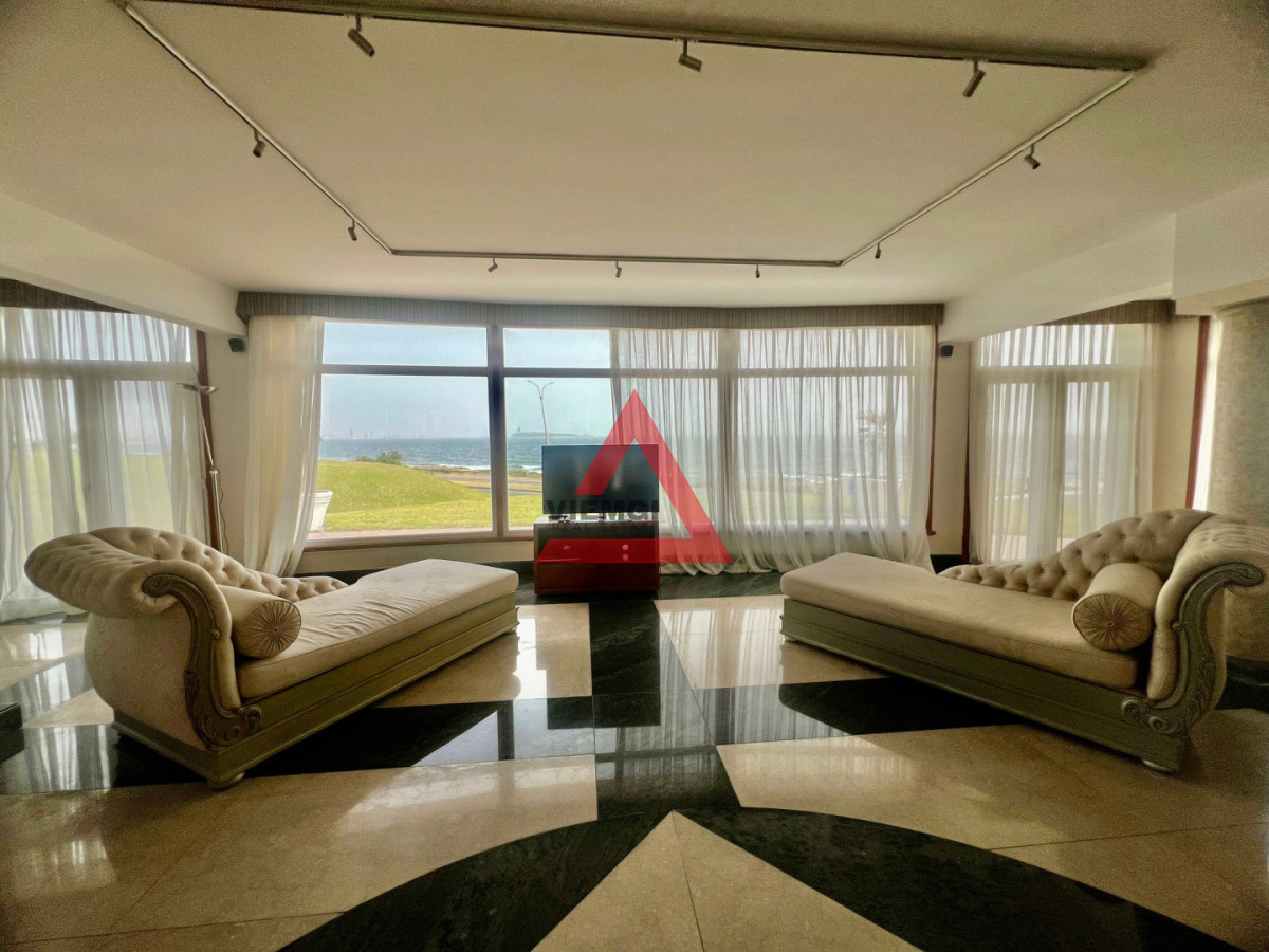 Casa ID.225 - Casa 6 dormitorios  Frente al mar Playa Mansa Punta del Este 