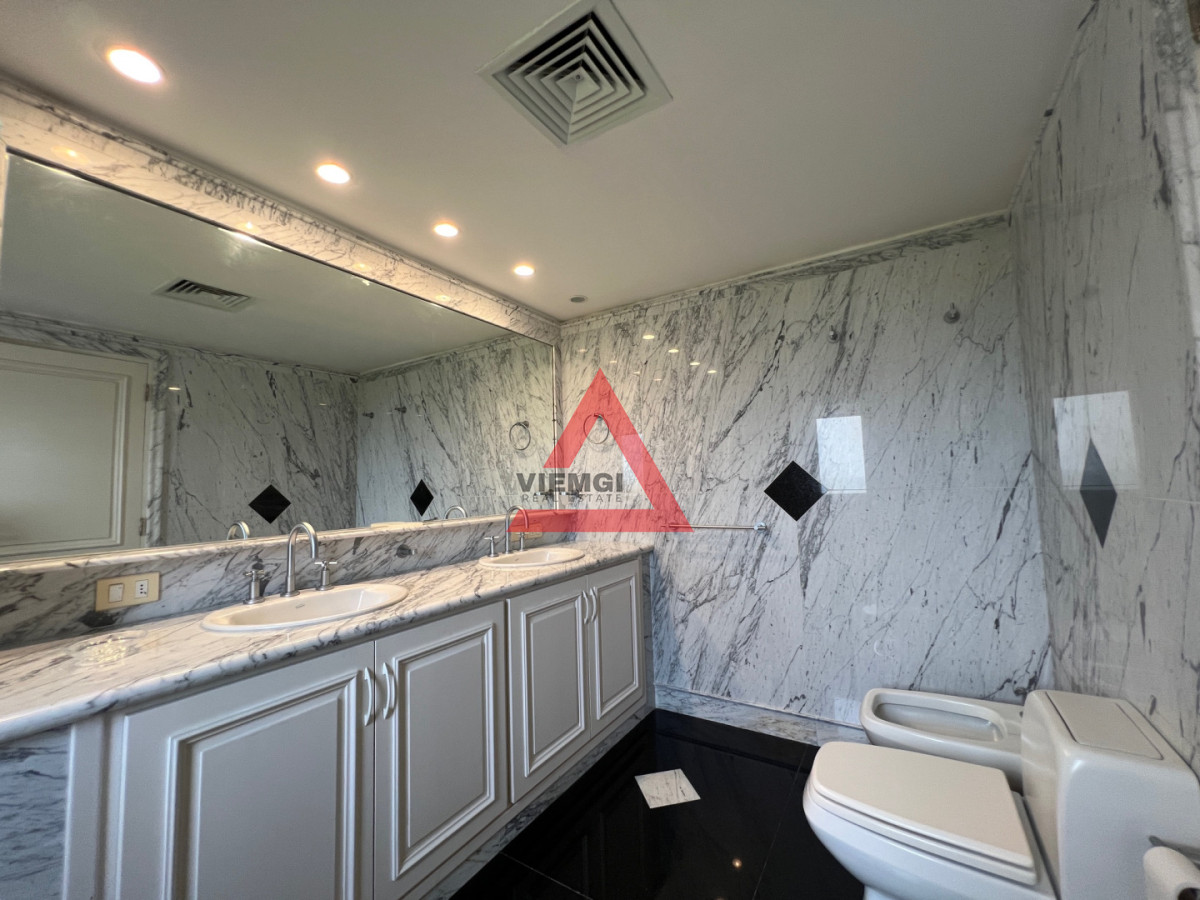 Casa ID.225 - Casa 6 dormitorios  Frente al mar Playa Mansa Punta del Este 