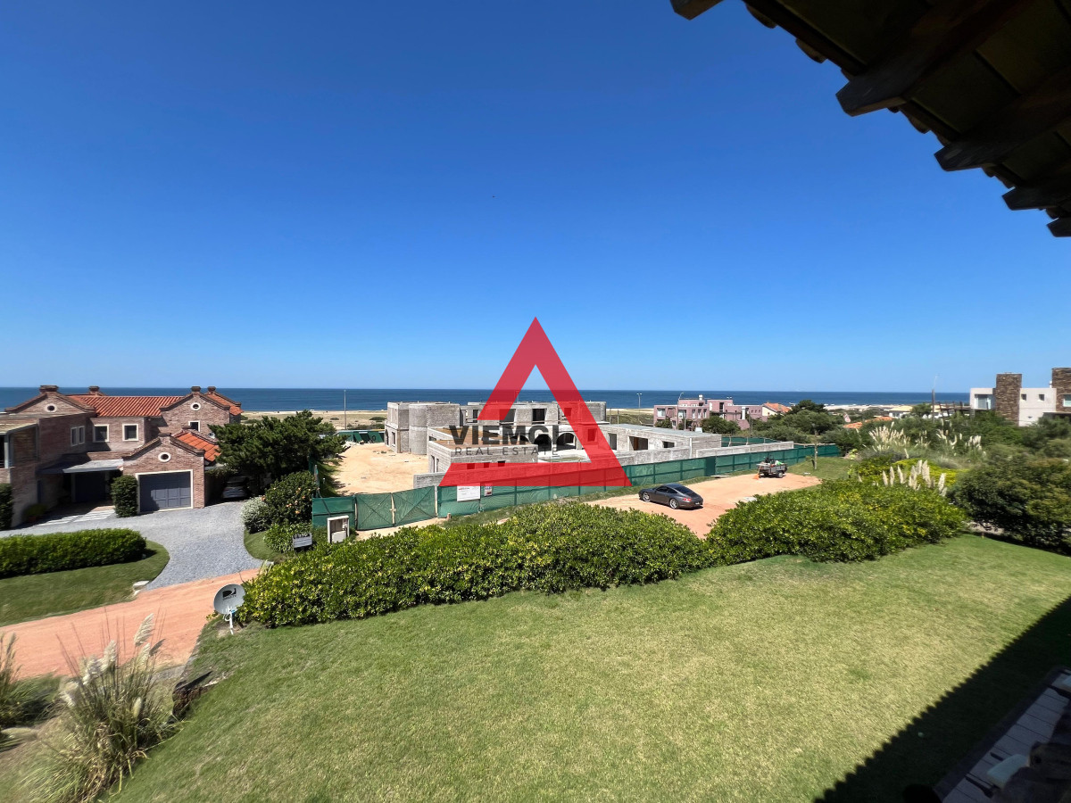 Casa ID.33 - Casa 4 Dormitorios en Barrio Privado Laguna Blanca – Punta del Este