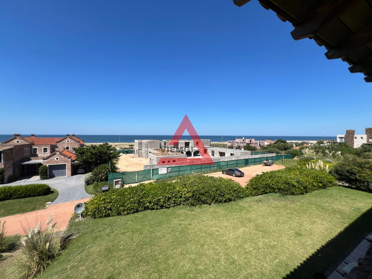 Casa ID.33 - Casa 4 Dormitorios en Barrio Privado Laguna Blanca - Punta del Este
