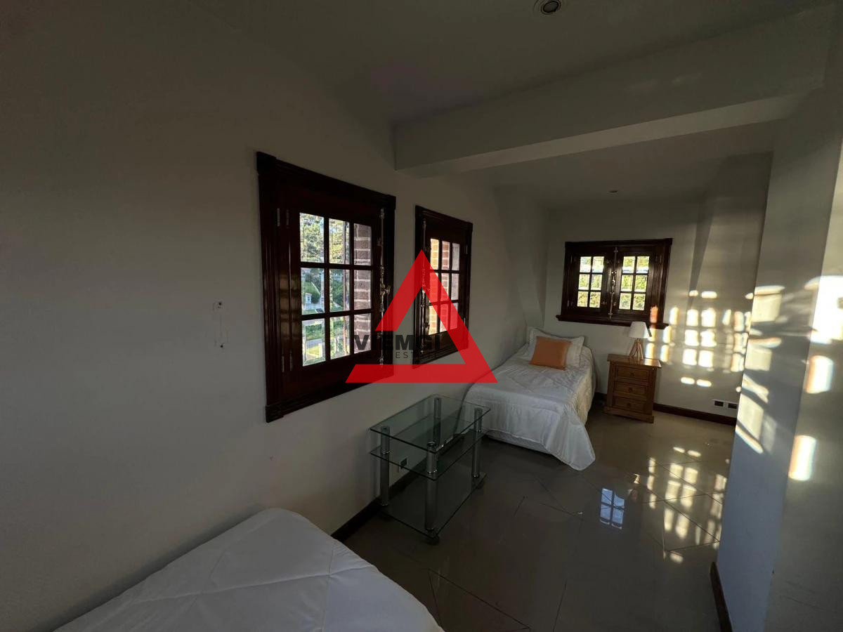Casa ID.49 - Chalet frente al mar en Playa Mansa – 7 dormitorios, vista a Isla Gorriti