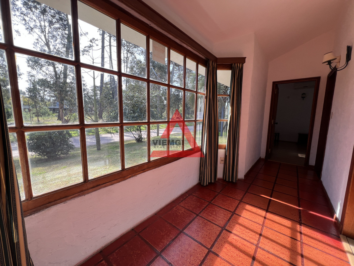 Casa ID.196 - Casa 3 dormitorios en Venta con piscina y jardín en Barrio Marly, Punta del Este