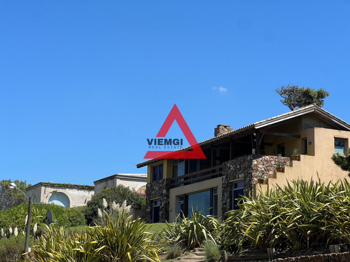 Casa ID.33 - Casa 4 Dormitorios en Barrio Privado Laguna Blanca – Punta del Este