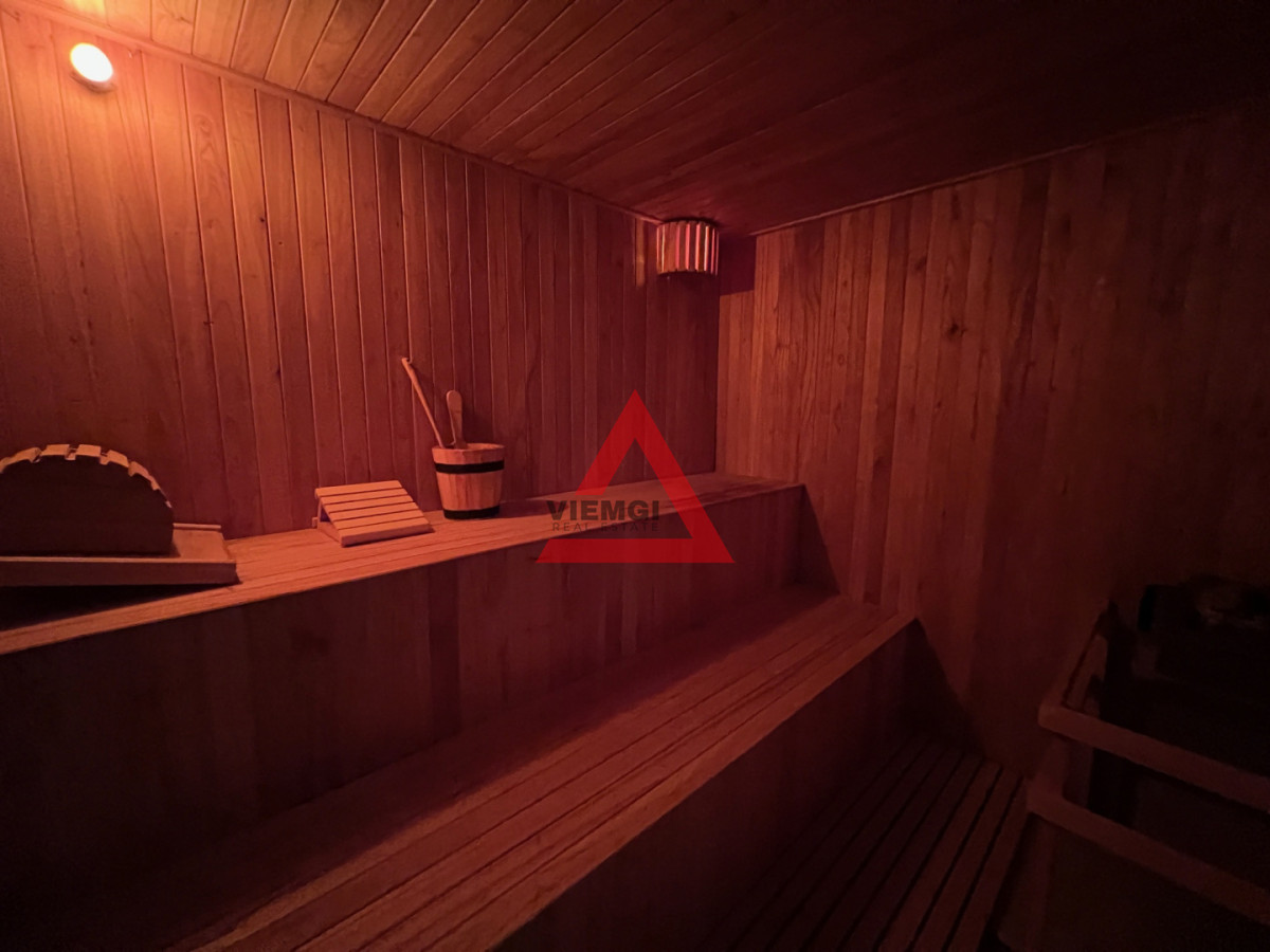 Casa ID.225 - Casa 6 dormitorios  Frente al mar Playa Mansa Punta del Este 