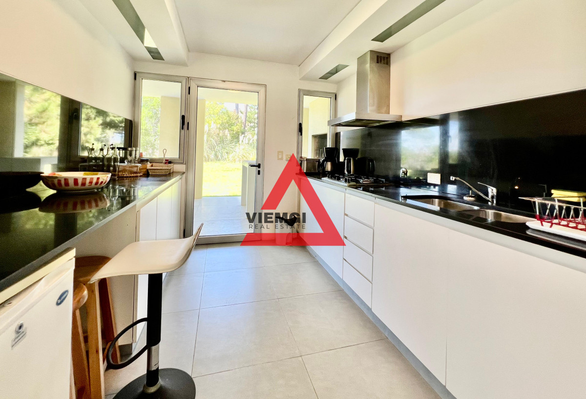 Casa ID.34 - Casa 4 Dormitorios en Barrio privado Laguna Blanca - Punta del Este