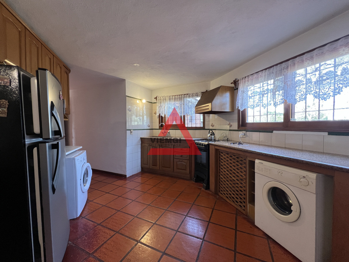 Casa ID.196 - Casa 3 dormitorios en Venta con piscina y jardín en Barrio Marly, Punta del Este