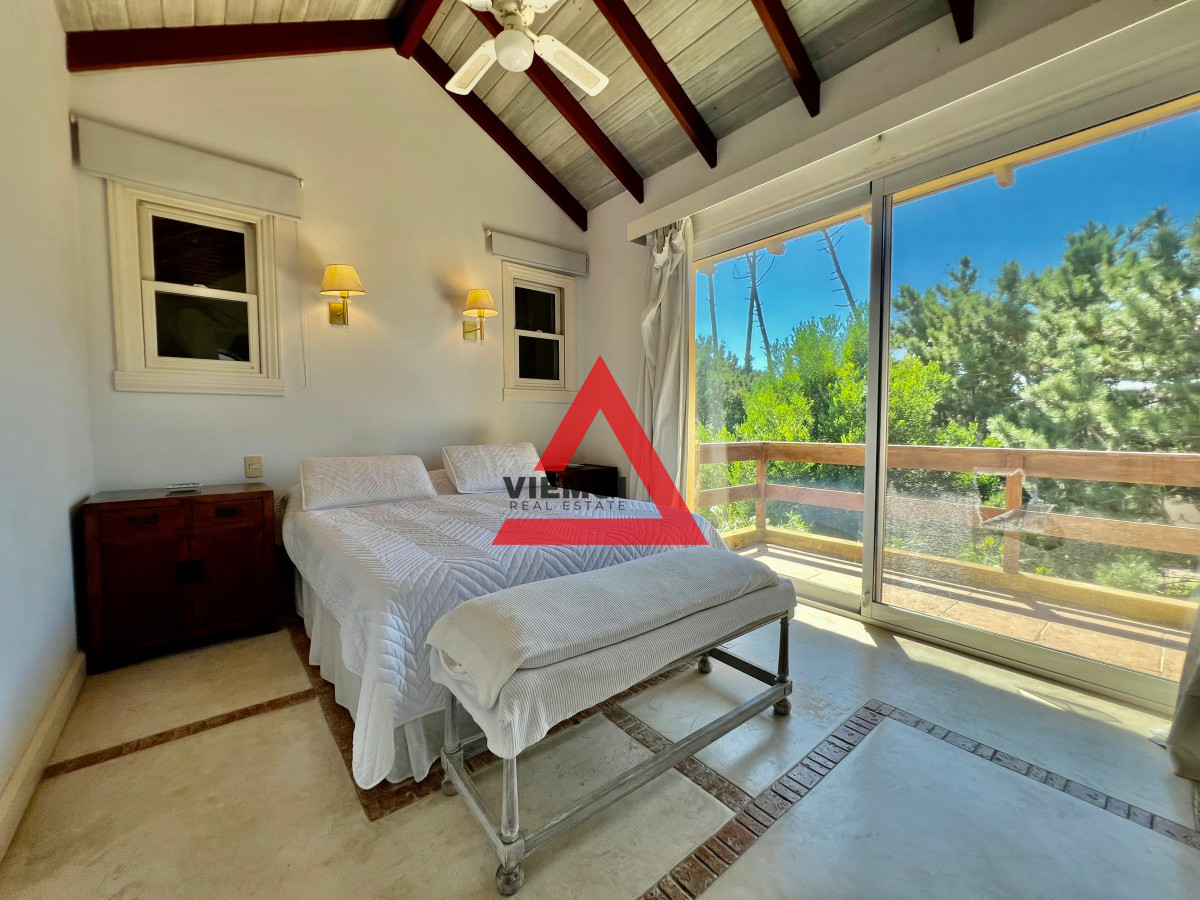 Casa ID.33 - Casa 4 Dormitorios en Barrio Privado Laguna Blanca – Punta del Este