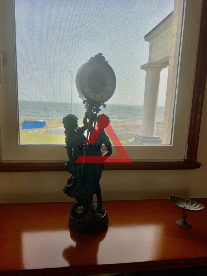 Casa ID.225 - Casa 6 dormitorios  Frente al mar Playa Mansa Punta del Este 