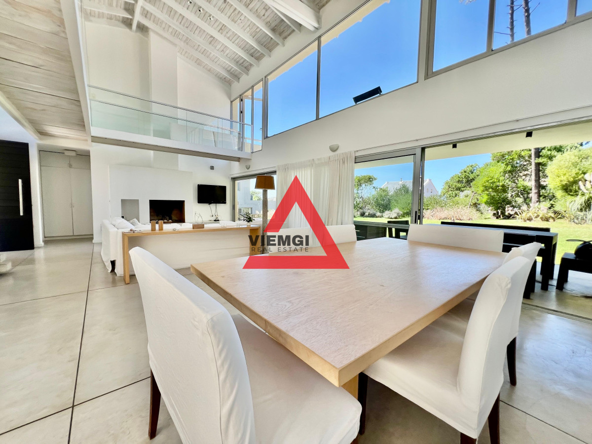 Casa ID.34 - Casa 4 Dormitorios en Barrio privado Laguna Blanca - Punta del Este