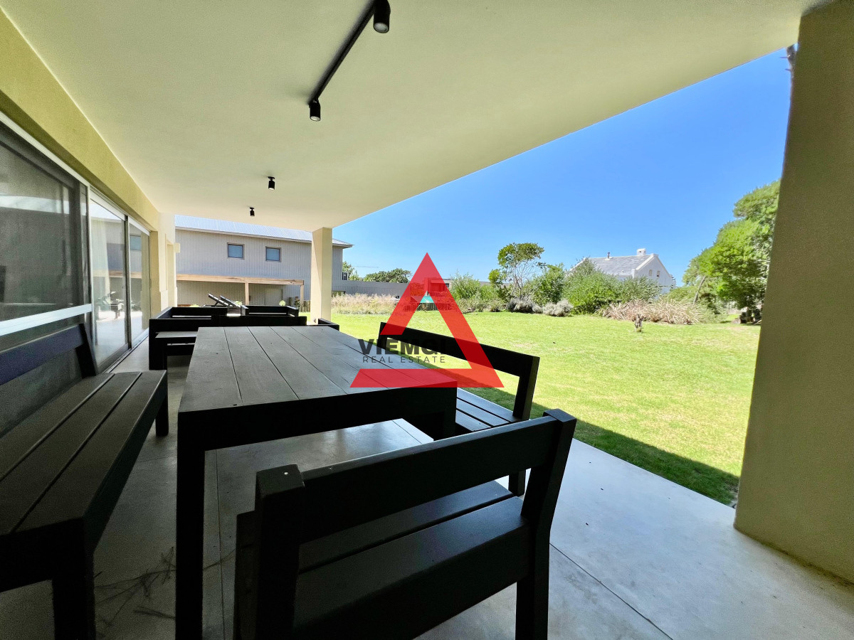 Casa ID.34 - Casa 4 Dormitorios en Barrio privado Laguna Blanca - Punta del Este