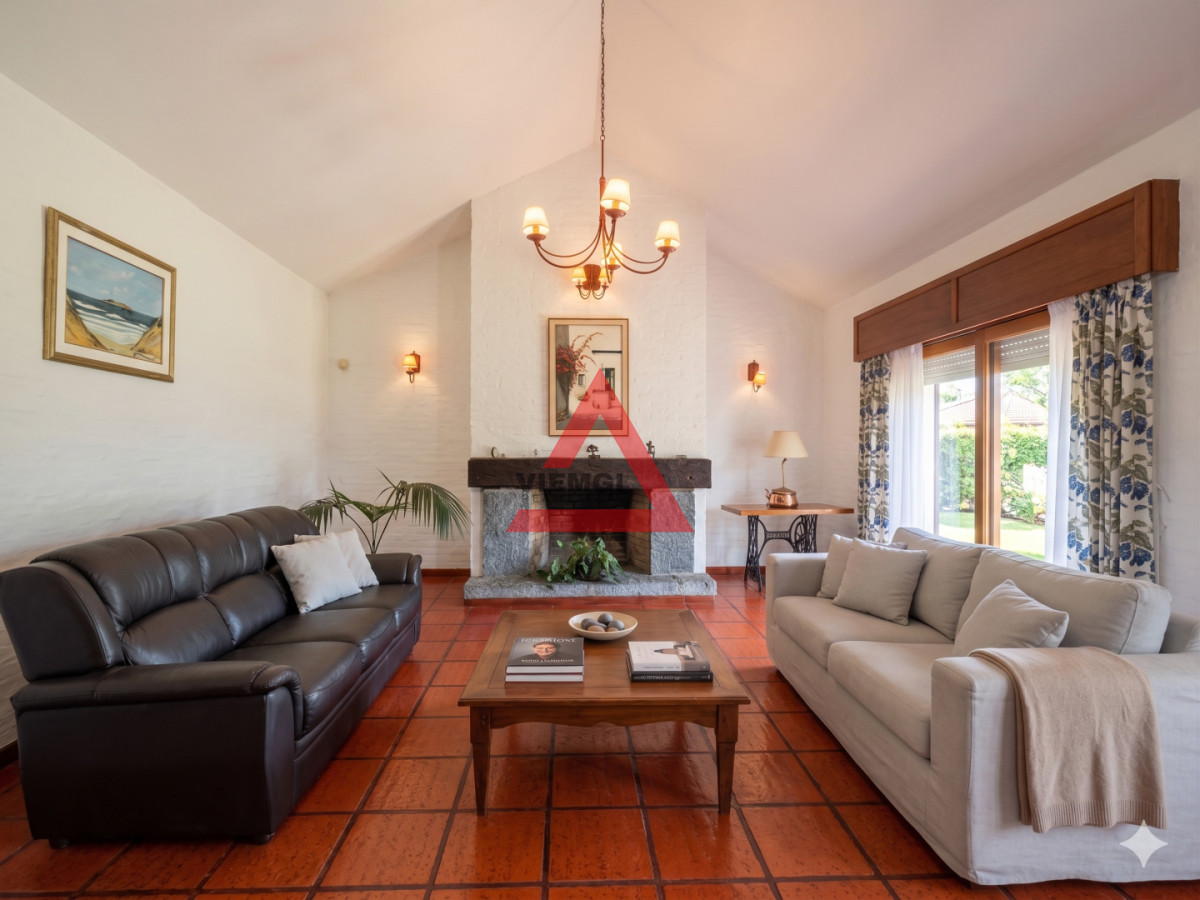 Casa ID.196 - Casa 3 dormitorios en Venta con piscina y jardín en Barrio Marly, Punta del Este