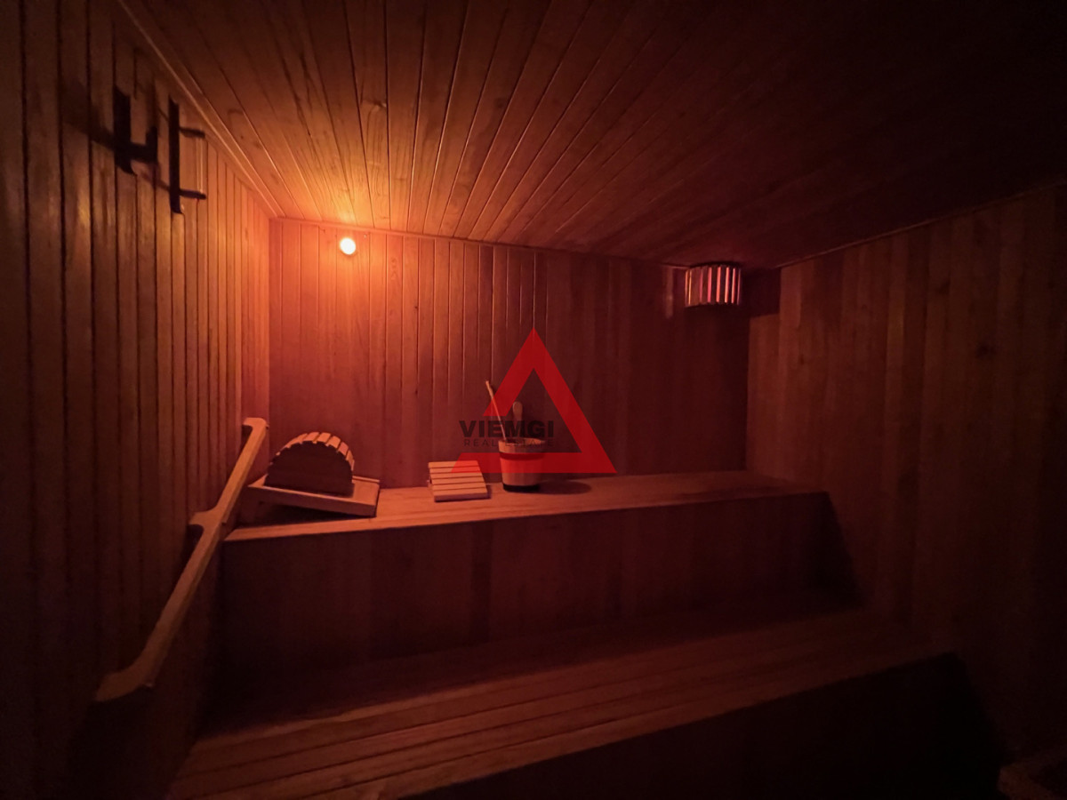 Casa ID.225 - Casa 6 dormitorios  Frente al mar Playa Mansa Punta del Este 