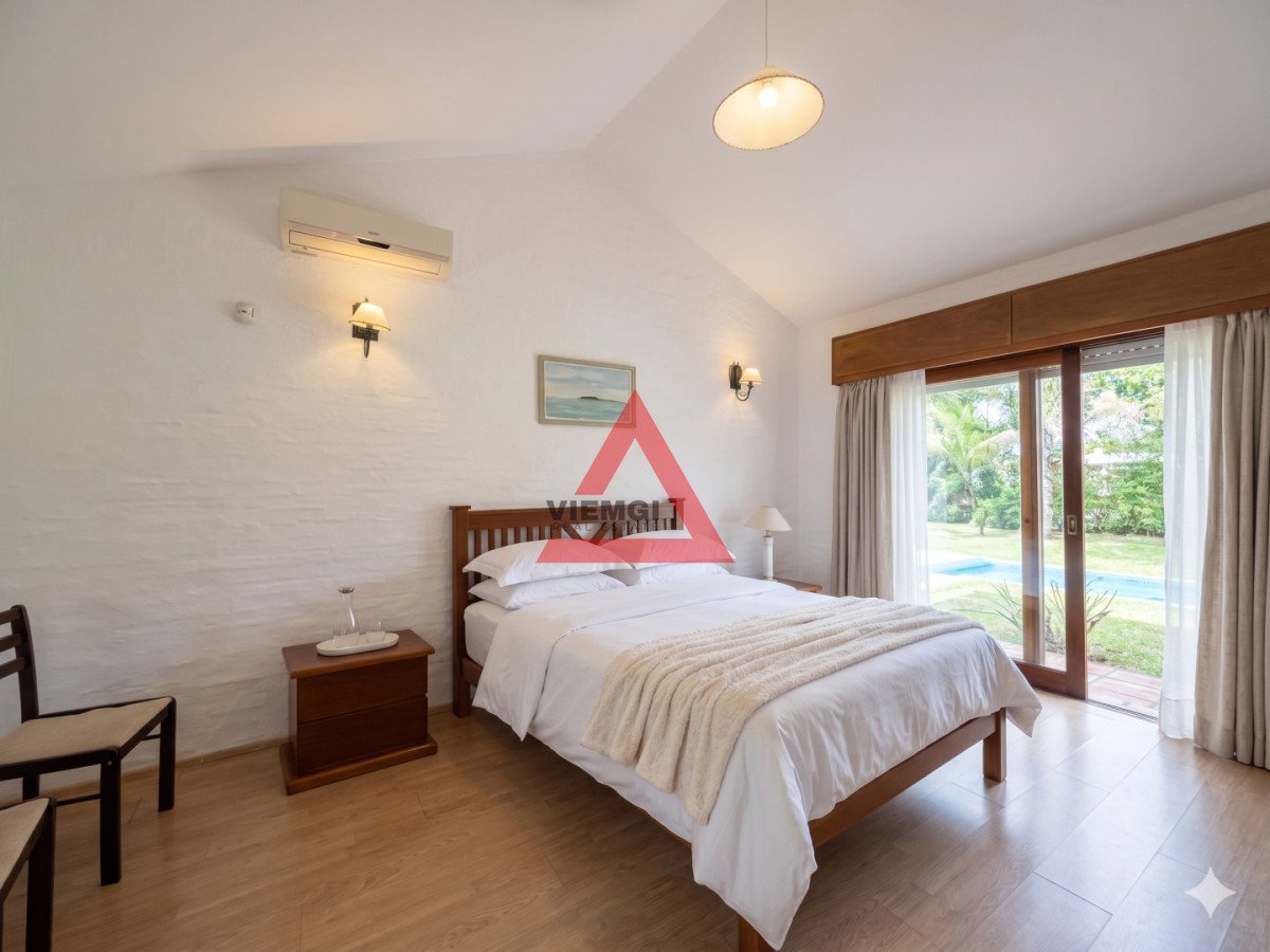 Casa ID.196 - Casa 3 dormitorios en Venta con piscina y jardín en Barrio Marly, Punta del Este