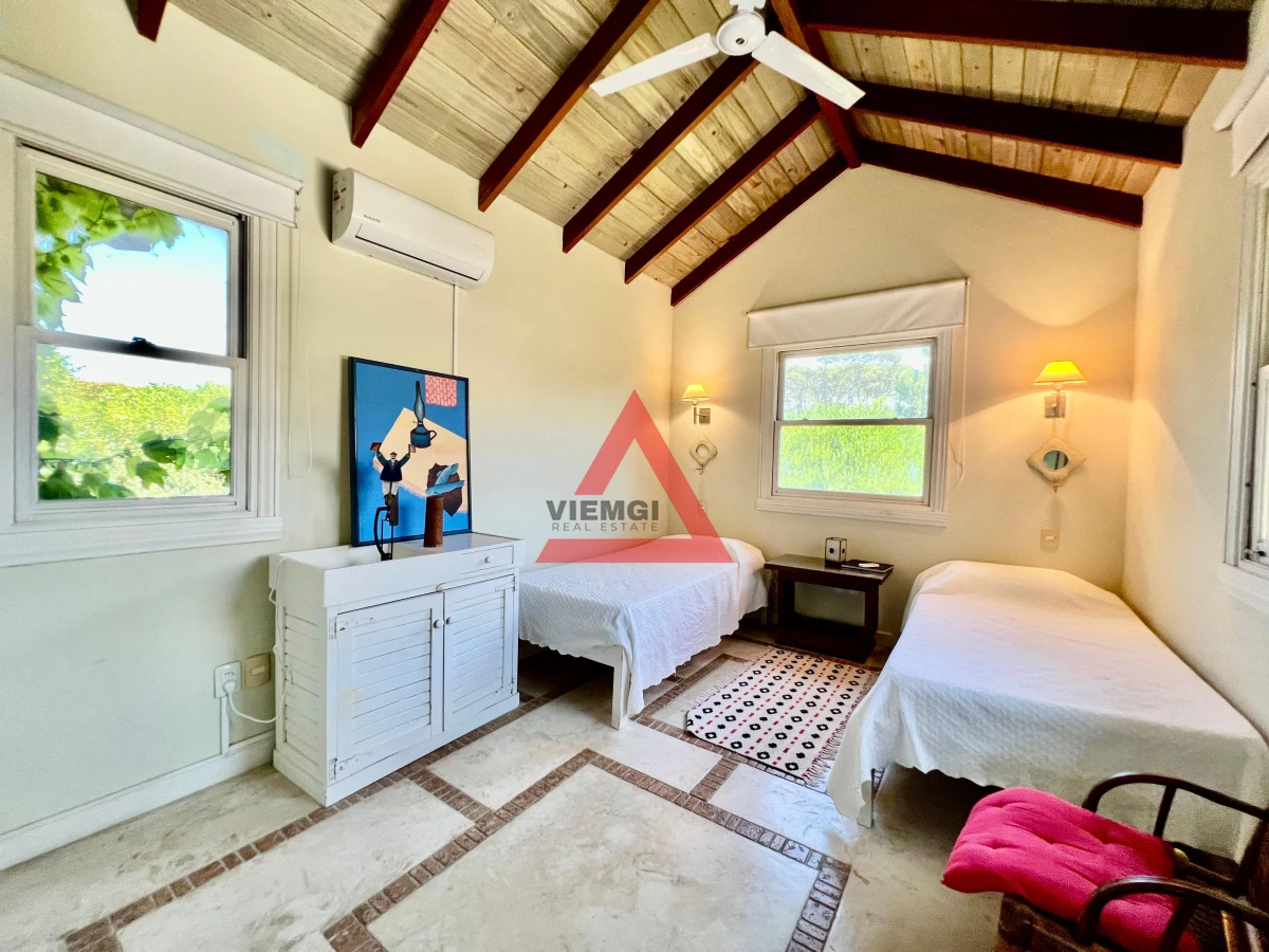 Casa ID.33 - Casa 4 Dormitorios en Barrio Privado Laguna Blanca - Punta del Este